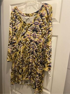 Avenue 22/24 Top Flowing Scoop-Neck Tunic in Yellow and Purple Abstract Print